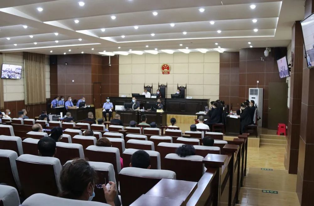苏尼特右旗人民法院集中开庭审理两起涉恶犯罪案件