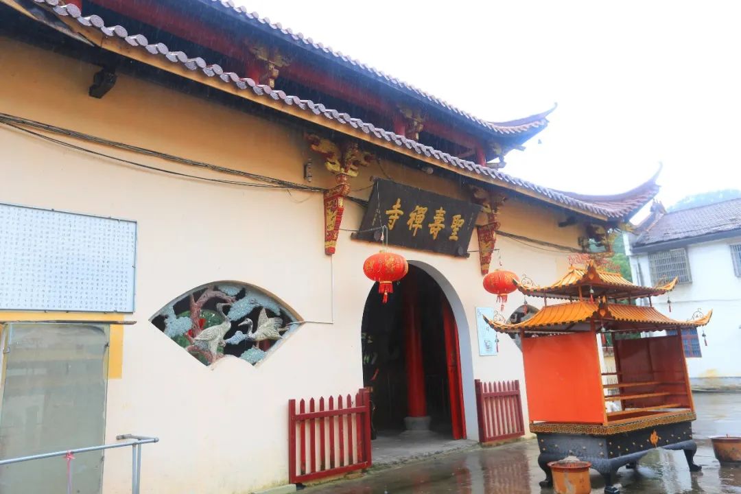 始建于唐贞观十四年(公元640年),开山祖师为凤林禅寺,初名龙寿寺