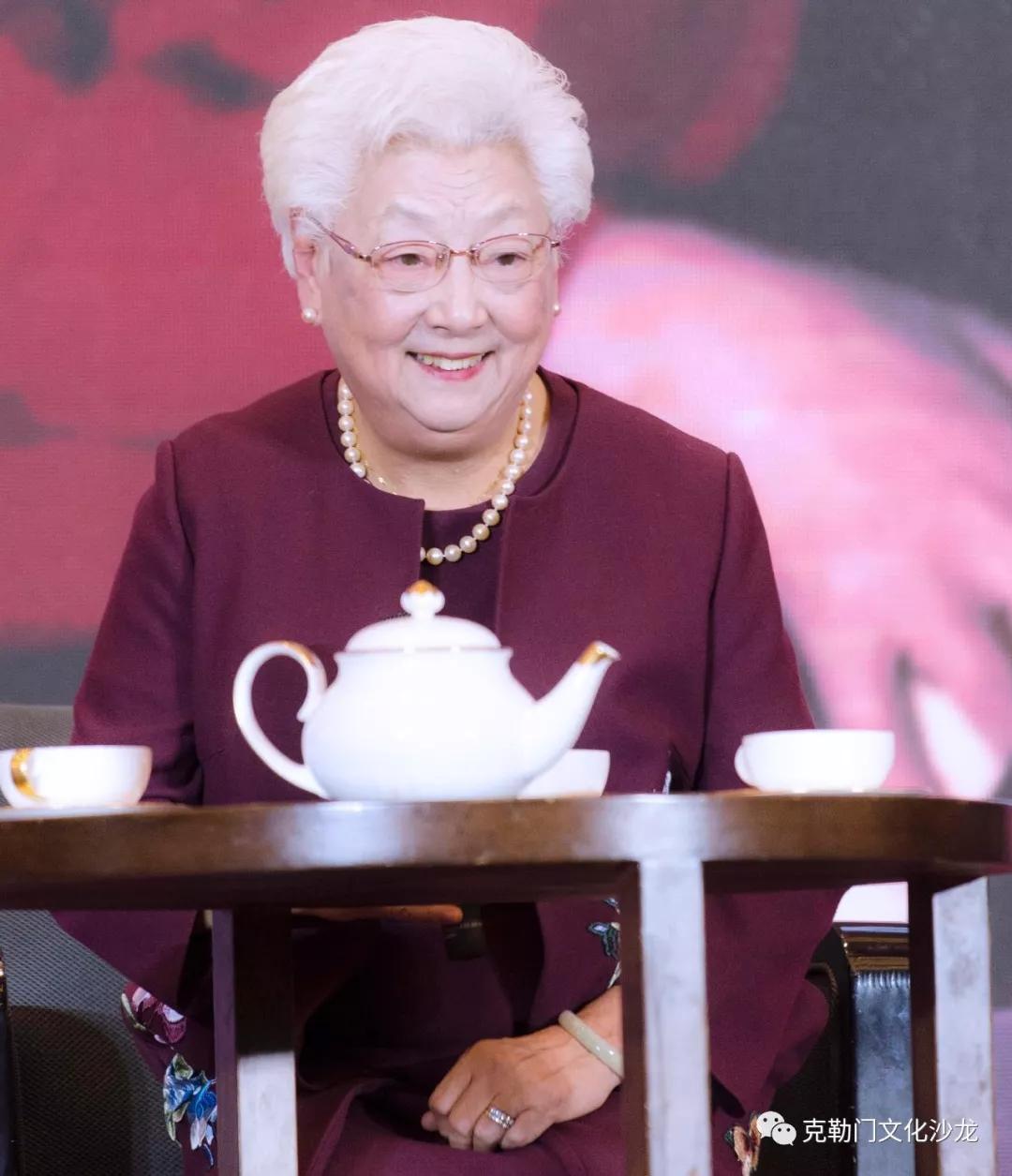 年近九十的王逑老师每每谈起丈夫温可铮,脸上的笑意依然一如花季少女