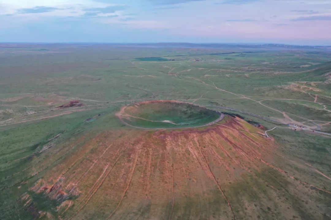 【"醉"美家乡】乌兰察布:草原上的火山群