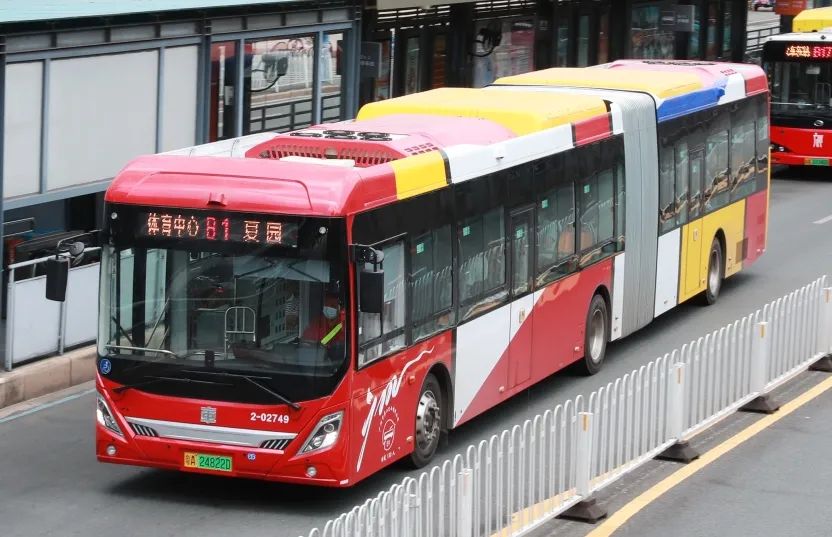 18米纯电动这个巨无霸今天入职广州brt啦