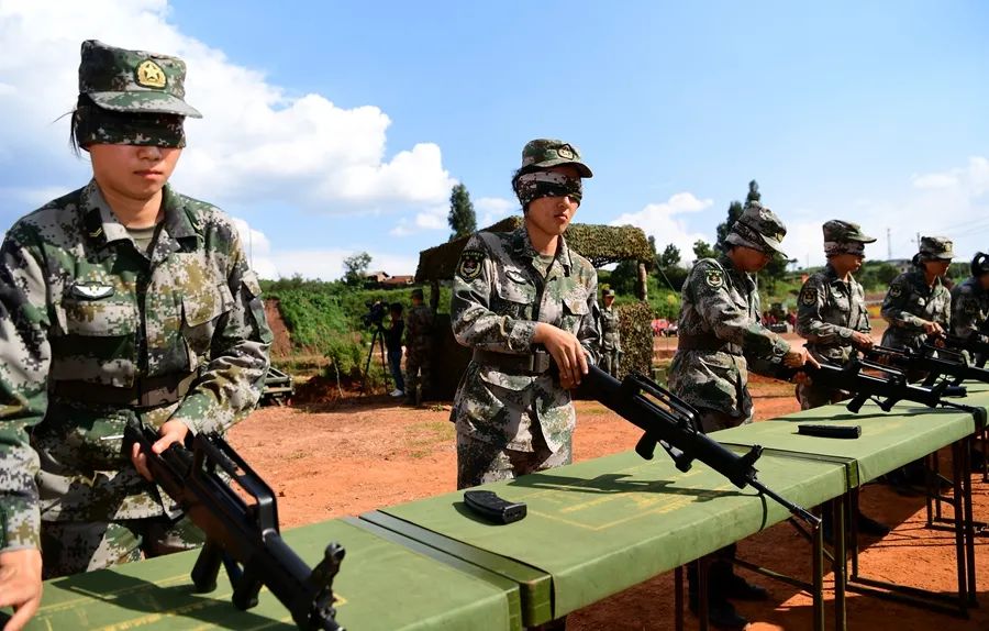 玉溪领导干部参加"军事日"活动并开展"八一"走访慰问