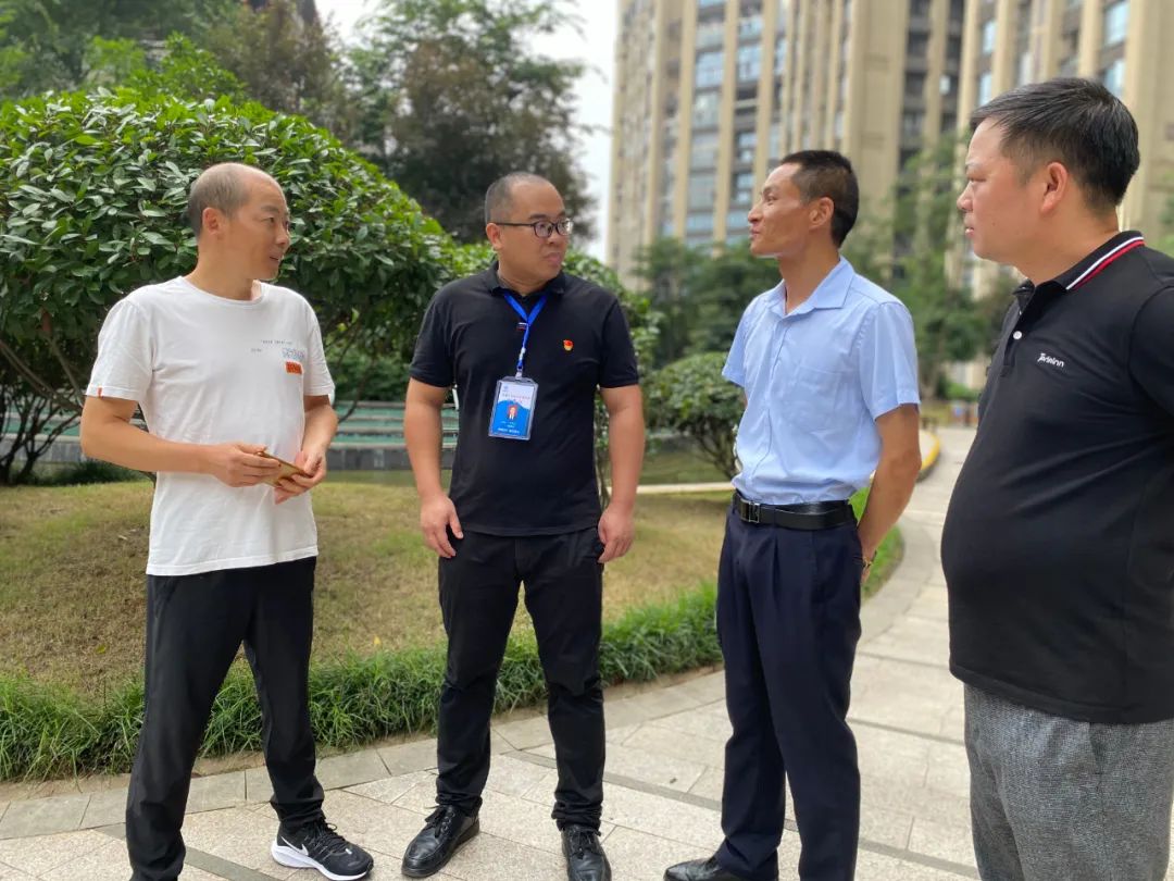 洋湖街道白鹭府社区书记刘仕杰作为一名"90后"网格长,用"真心换放心"