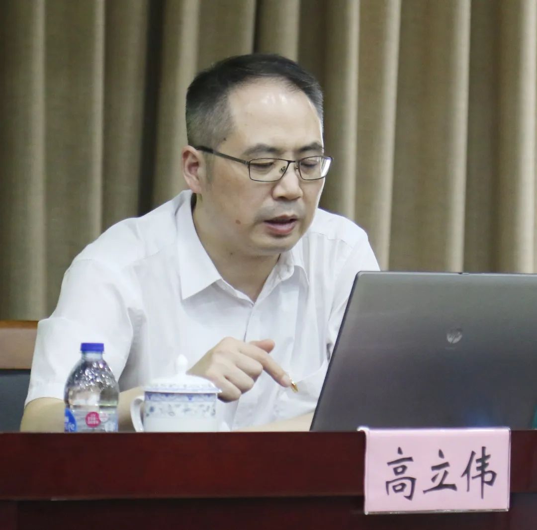 上海大学马克思主义学院副院长高立伟在下午的中心组学习扩大会议暨"
