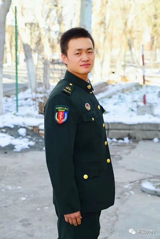 军龄5年 警龄6年朱栋,29岁,中共党员,2009年参军入伍,2014年退伍参加