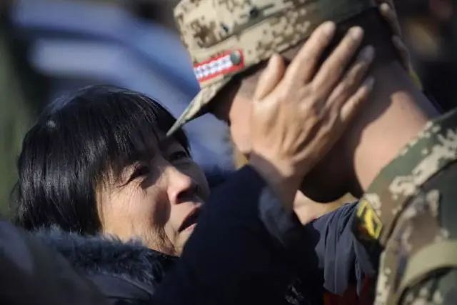 八一建军节向中国军人致敬