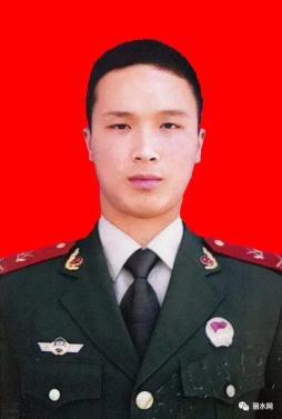 金 毅华斌,遂昌县龙洋乡人,1988年10月出生,2010年12月入伍,上尉军衔.
