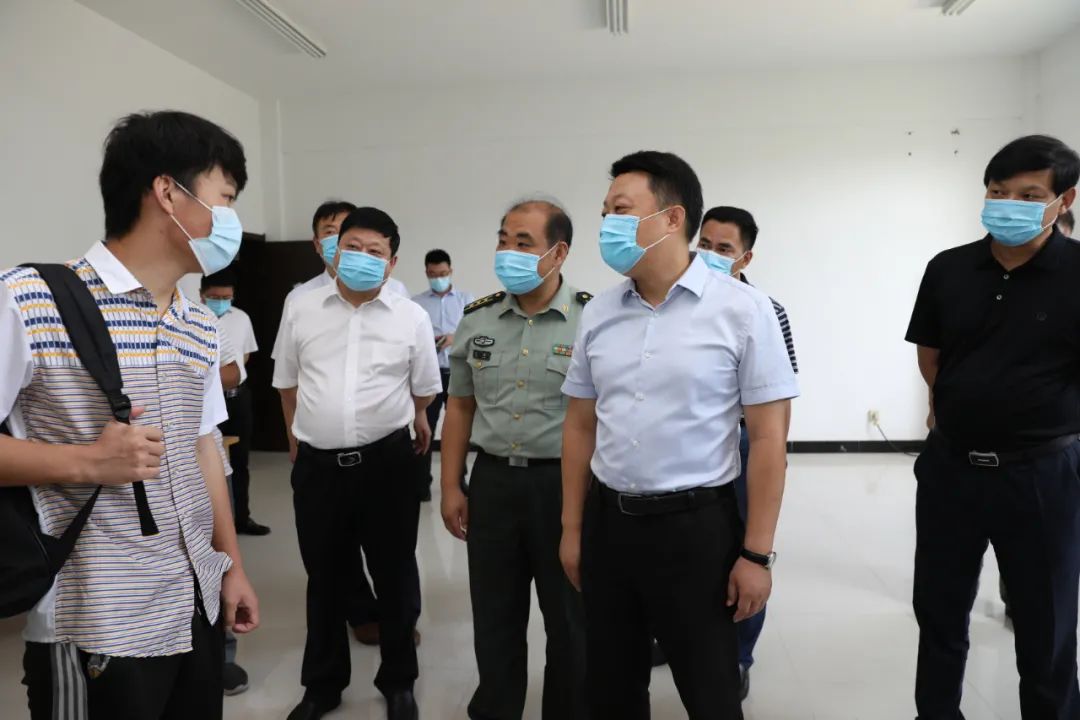 人口与征兵_征兵体检(3)