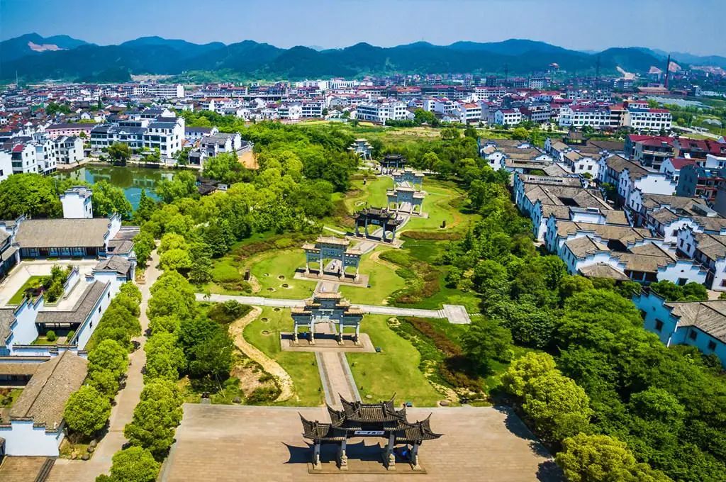 郑宅镇一贤一事激发乡贤回报桑梓情