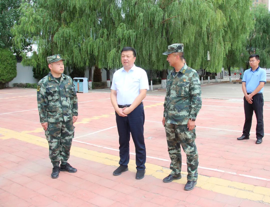 要闻王瑞八一前走访慰问旗人武部武警中队官兵