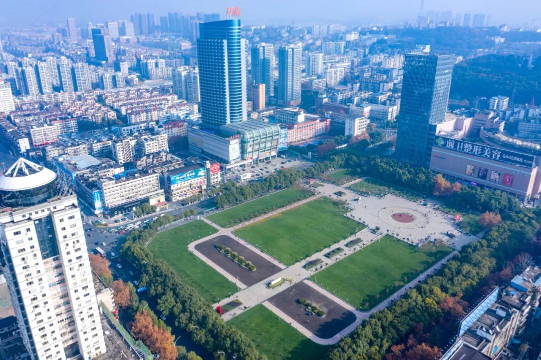 改革开放40多年来,以夷陵广场为中心画圆,两公里以内的范围一直是宜昌