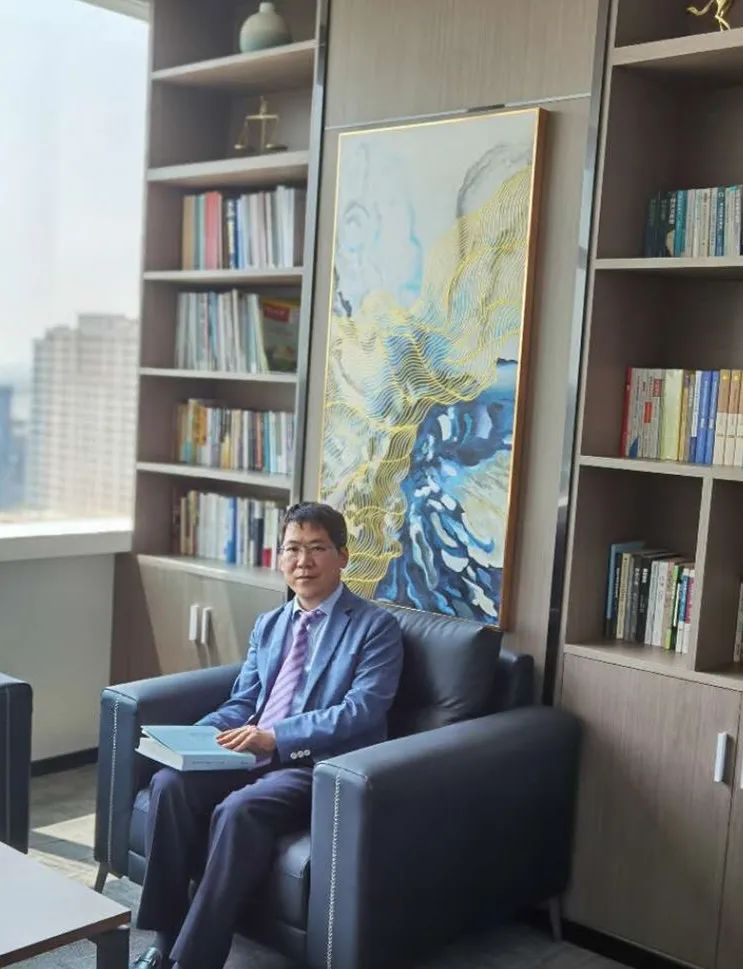 榜样韩明志坚守信念为民解忧他立足本职彰显社会公平