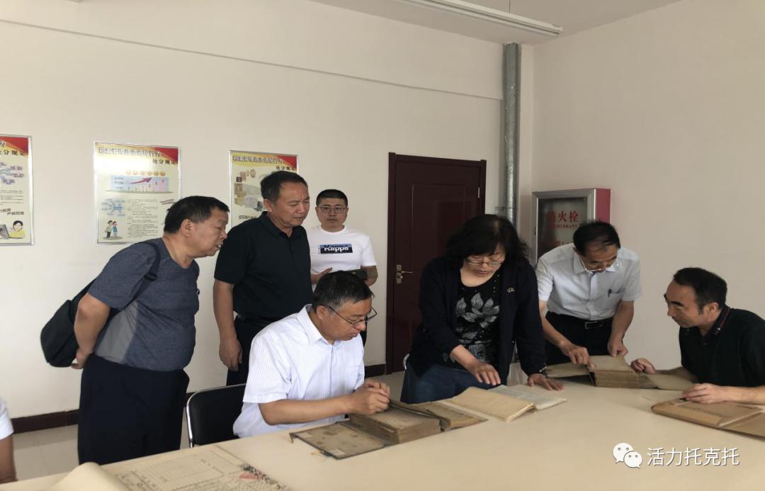 内蒙古自治区档案局副局长档案馆副馆长张帅一行到托县档案局调研