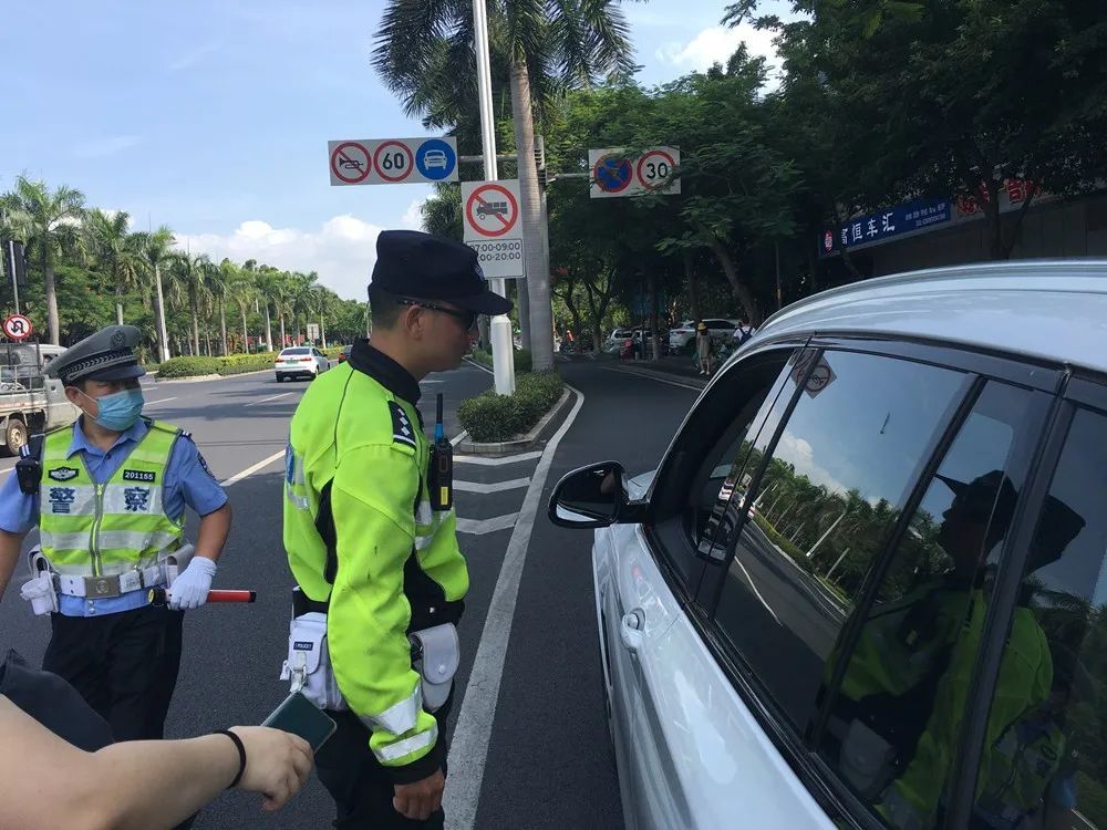 3小时11人被罚厦门人开车千万别再做这事了