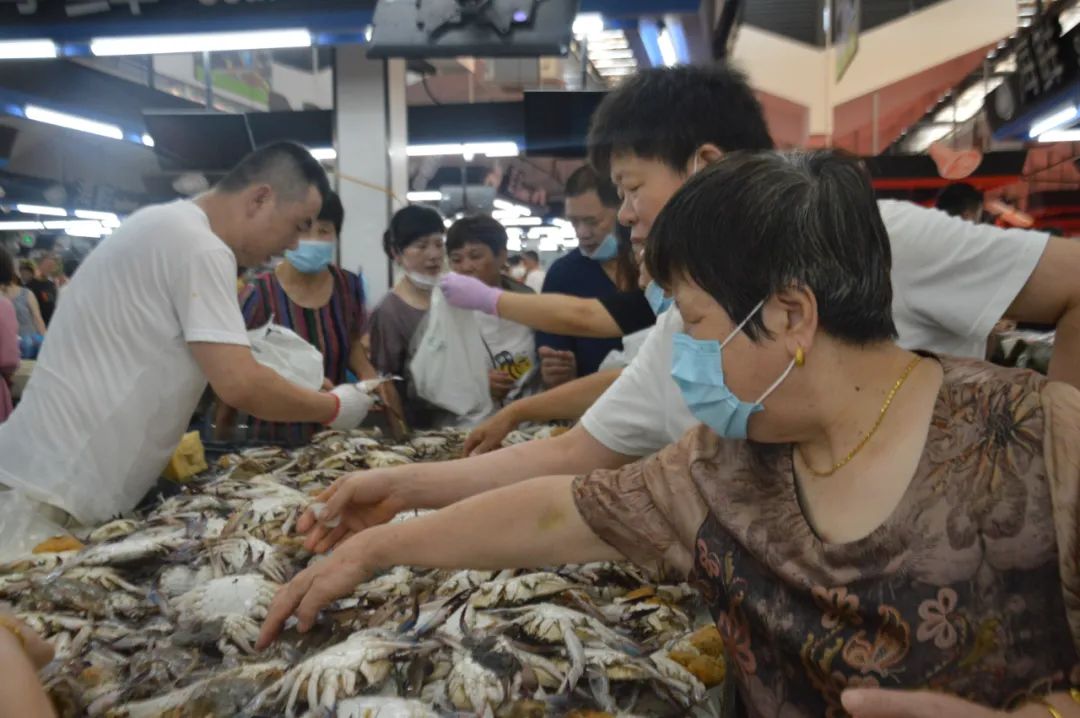 今年的第一网海鲜大概率8月2日早上6,7点钟就能抵达北仑本地市场,于是