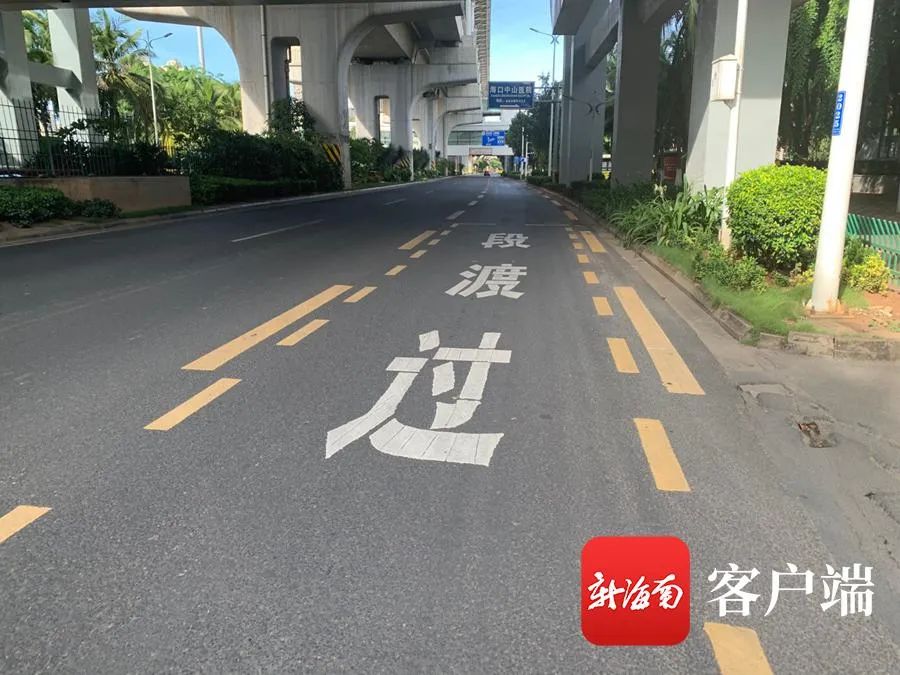 记者 姚皓 摄跨越虚线"过渡段"不罚"如果通行时,公交专用道正好挡住了