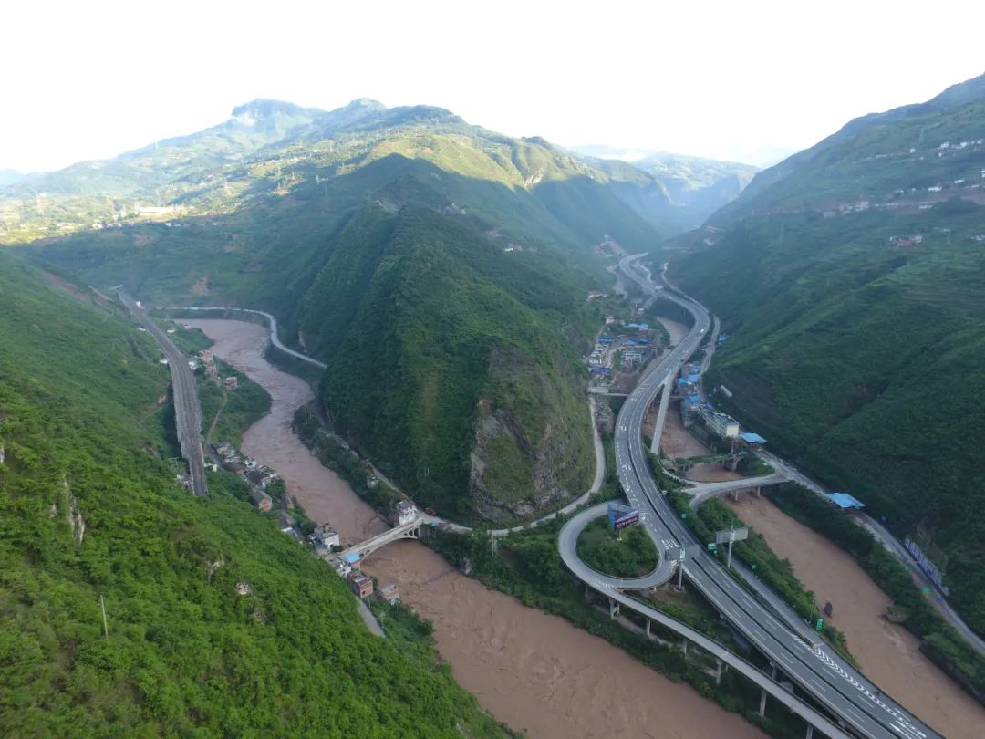 a.鲁甸县b.昭阳区c.大关县"雄鸡一唱,三省皆闻