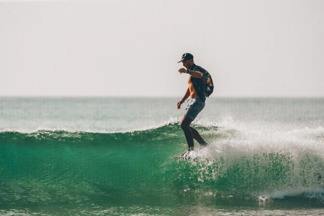 懂行夏日冲浪季我们采访了几位冲浪达人