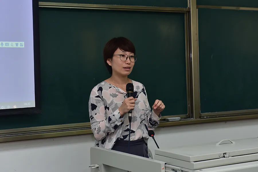 当天下午,央视驻四川记者站记者白璐结合自身多年的记者工作经验,从