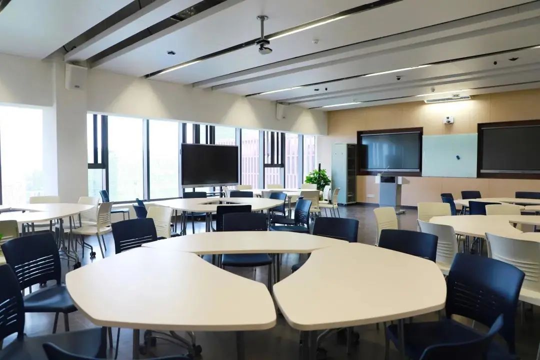 区与生活区依水分离50米生活圈,100米运动圈宿舍楼内图书馆,研讨室