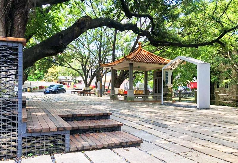 夏南一社区河岸变身休闲小公园