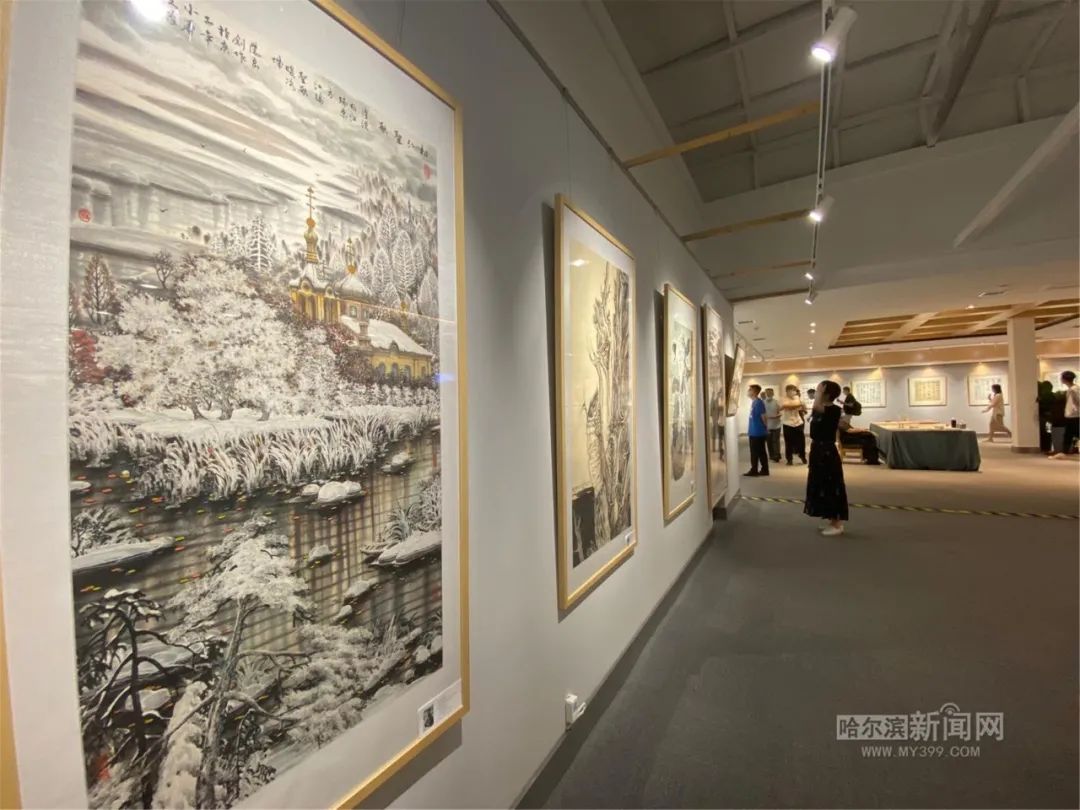 首届"城市之光"名家书画展由中共哈尔滨市委宣传部主办,哈尔滨市南岗