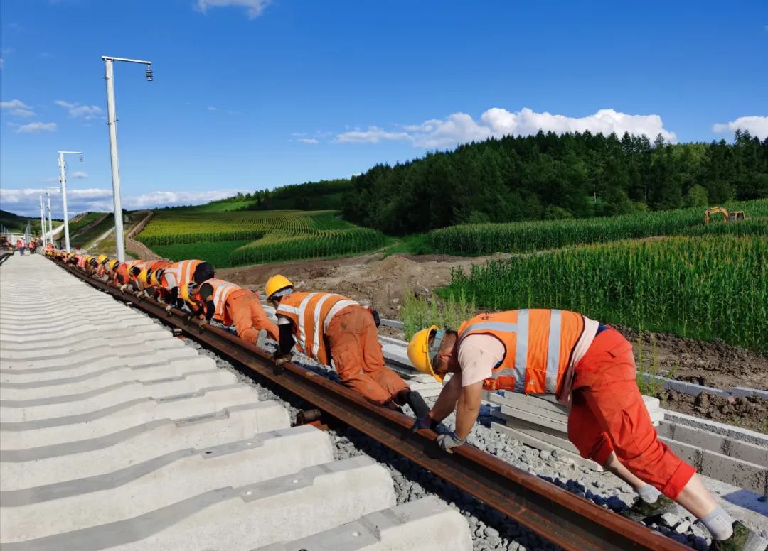 快马加鞭牡佳客专牡丹江段轨道铺设里程突破100公里