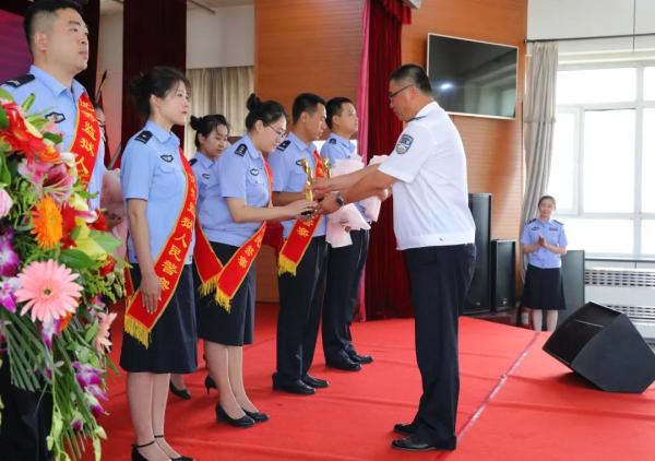 守望初心讲奉献忠诚坚守争先优黑龙江省呼兰监狱守望初心先优模范报告