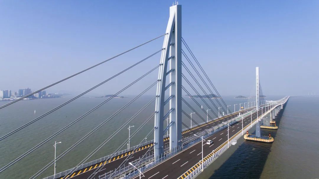 中国中铁参与设计建造的港珠澳大桥获国际桥协杰出结构奖