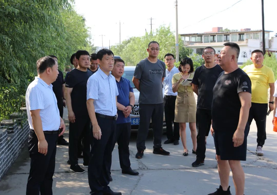 8月3日下午,路南区委书记孙辉福,区委副书记,区长李俊朝带队实地督导