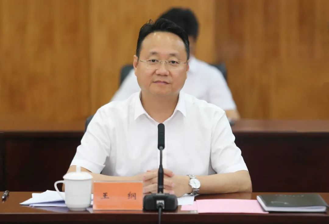 国开行浙江省分行副行长乐宜和市领导杨六顺,项乐民,房石磊等出席.