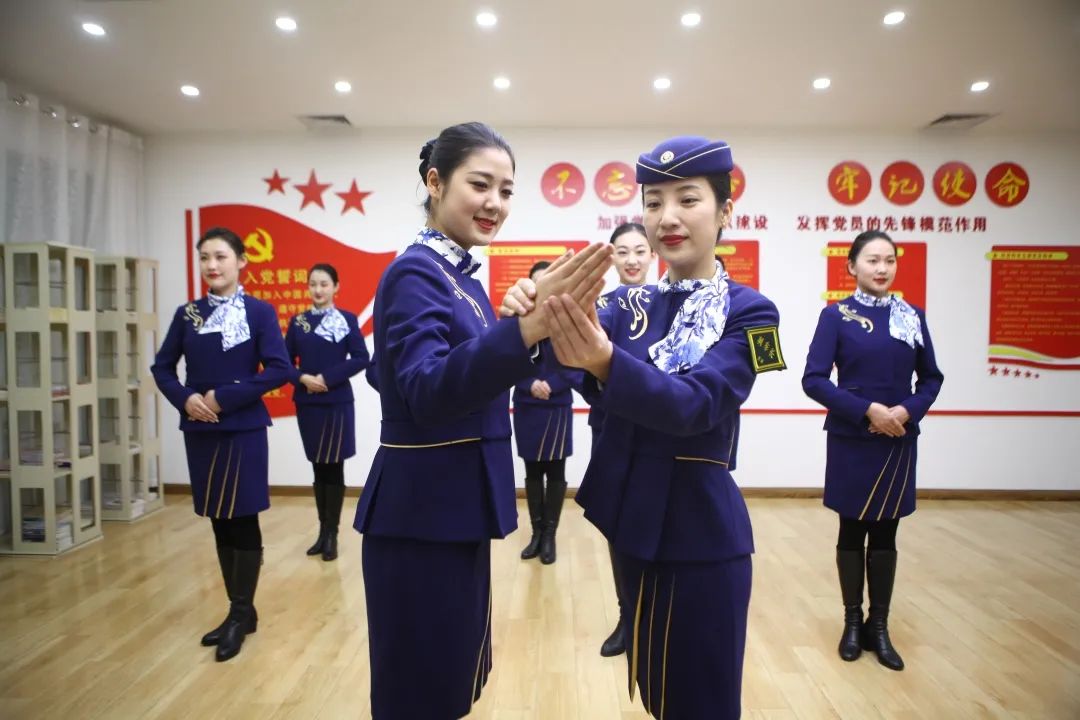 兰州客运段做好客运服务工作助力环西部火车游跨省推介活动