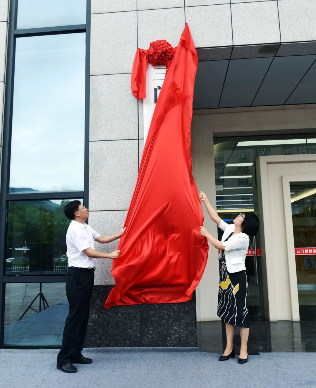 今天(8月5日)上午,三门县联合帮扶中心揭牌仪式举行,台州市民政局局长