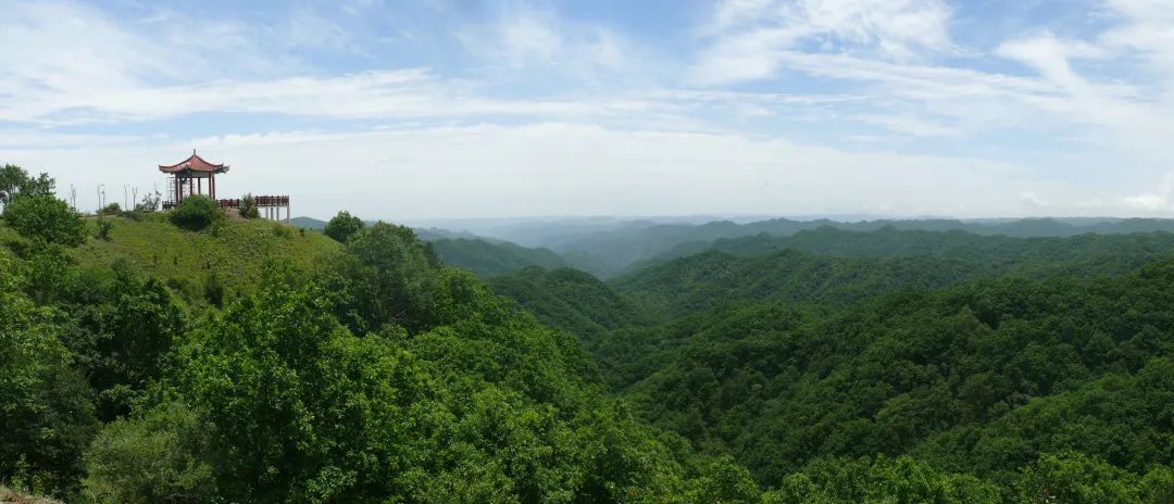 延安地域的第一個縣,照片上這個地方叫神道嶺,是黃龍山(古稱梁山)主峰