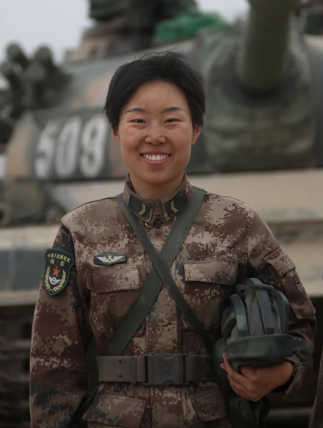 飒!平均年龄不到22岁,她们是硬核的坦克女兵