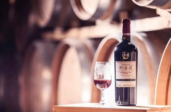 直播首秀销售62.5万!中国第一个国际葡萄酒大奖“加贝兰”再引瞩目!