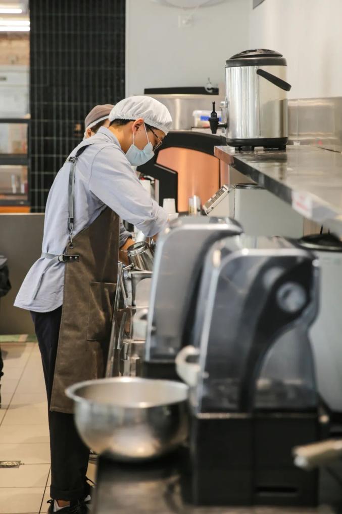 溜进喜茶后厨,竟有惊天"大瓜"!