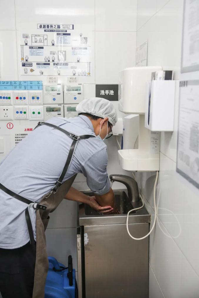 溜进喜茶后厨,竟有惊天"大瓜"!