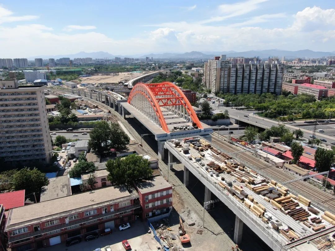 京港臺高速鐵路以及豐沙,京原,京滬線,京九線及市郊鐵路等多條線路始