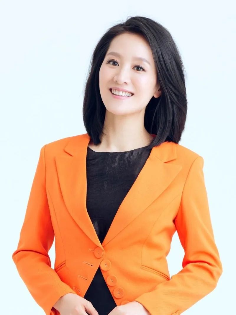 东方卫视主持人何婕复旦大学附属中山医院医生,"落日余晖"图中的