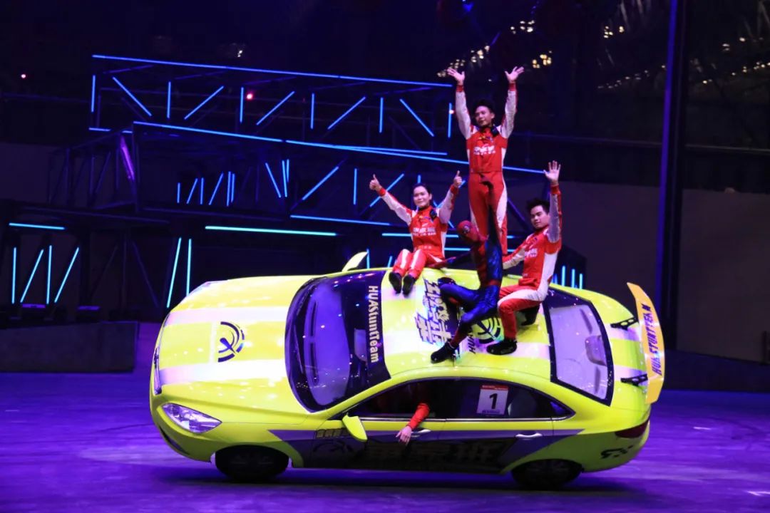 点燃夏夜激情"华家班"汽摩特技秀首钢赛车谷"燃情夏夜"夜间专场将文旅