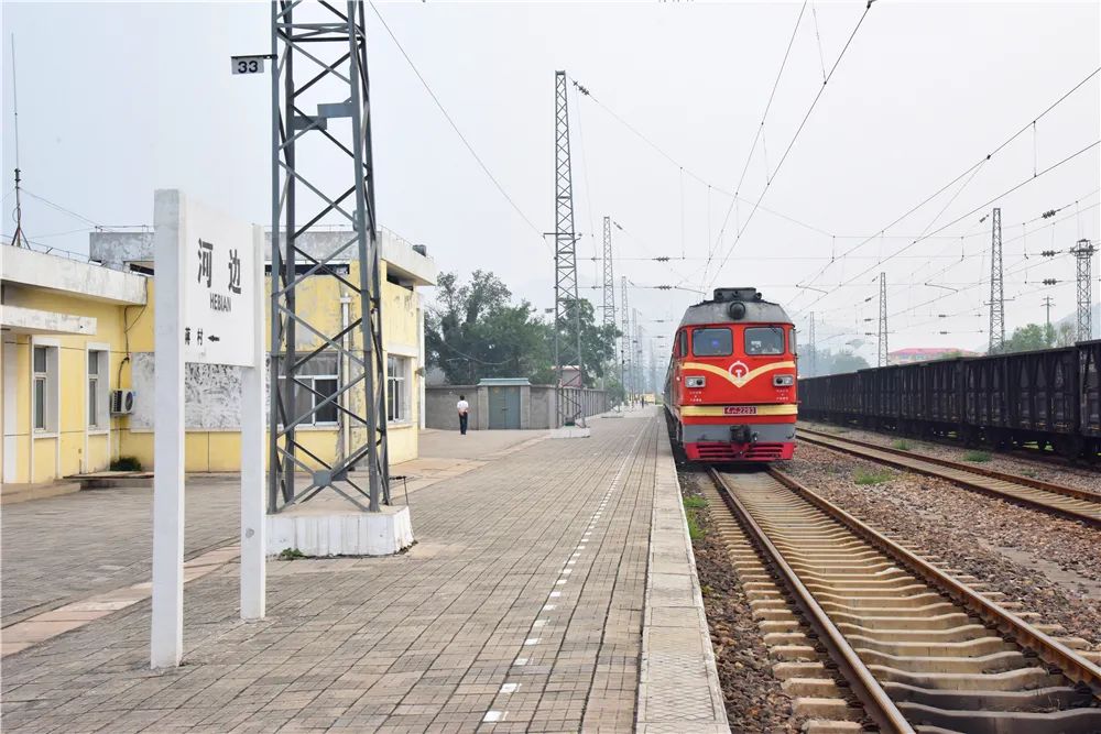 节车厢,最高票价2元,最低票价1元;每天7时05分8822次列车从河边站发车