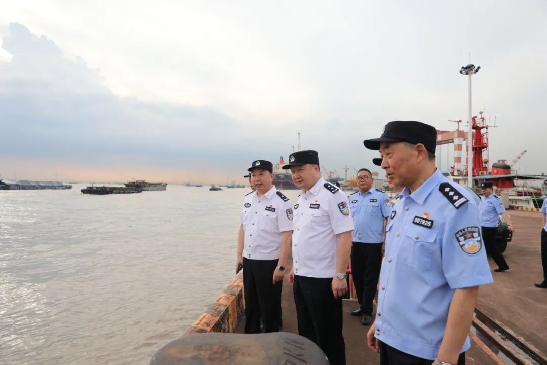 张轩同志赴长航公安南通分局调研