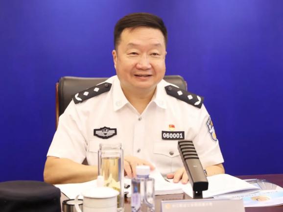 张轩同志赴长航公安南通分局调研