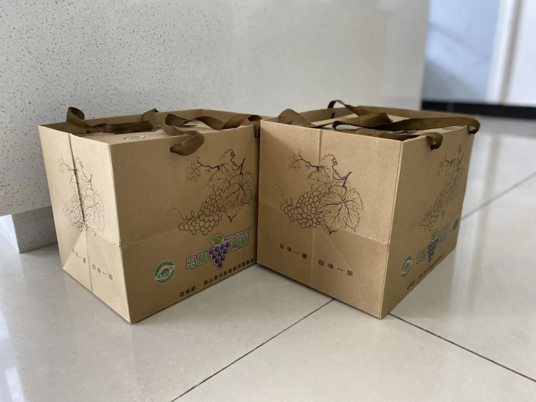 据悉,相关部门还定制了统一的包装盒(袋),既规范了马陆葡萄标志的使用