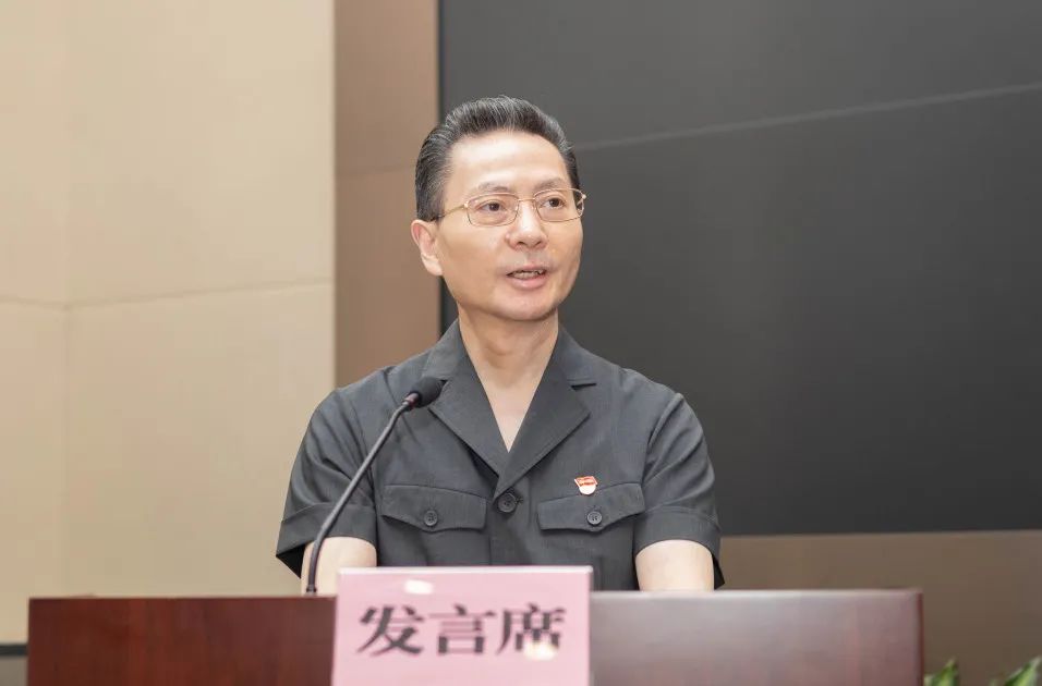 党组成员,副院长孙军,立案庭党支部书记,庭长唐春雷,研究室党支部书记