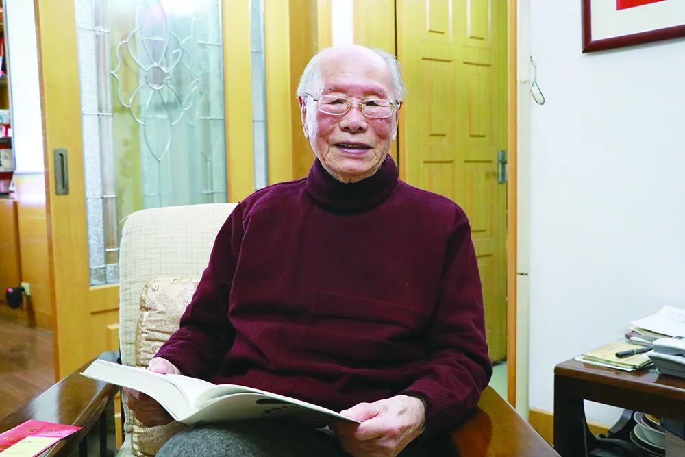百岁老人陆琦教授 ▲说起家常,陆老是个可爱的老人.