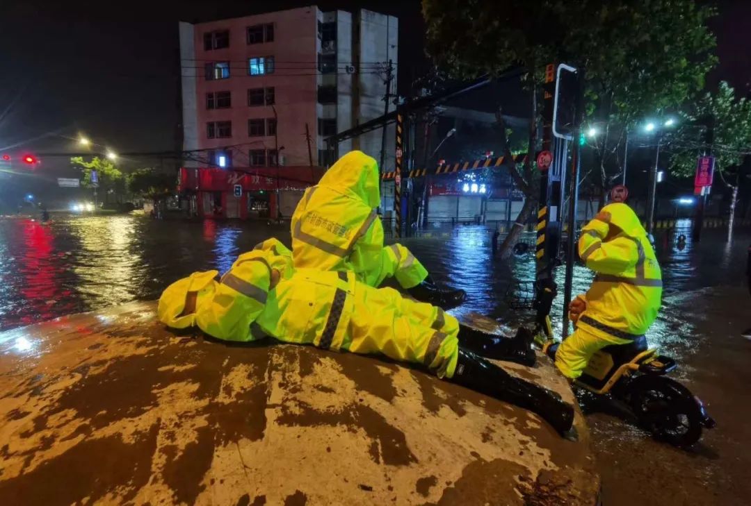 暴雨戳心,不怕!有更暖心的……开封人都来看看