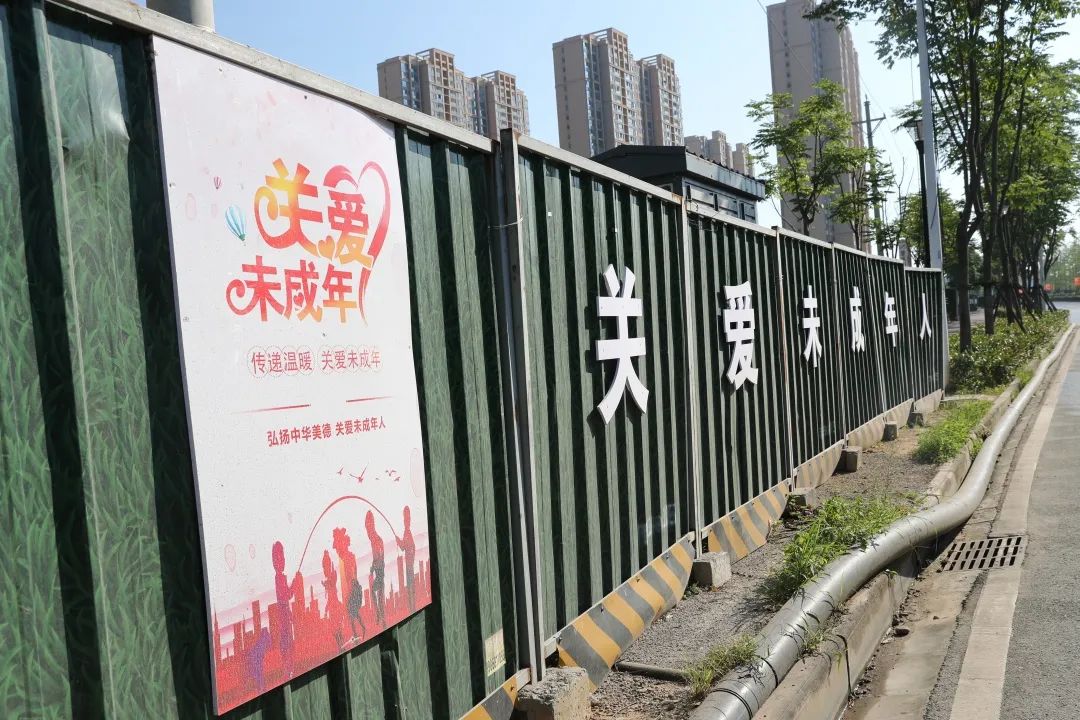 【文明创建】颜值+内涵!点军建筑围挡开启“美颜模式”!