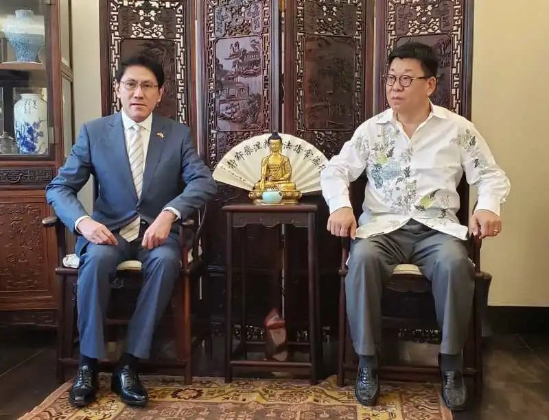 高级研究员王冲以及来自察哈尔学会全国理事会的企业界代表人士